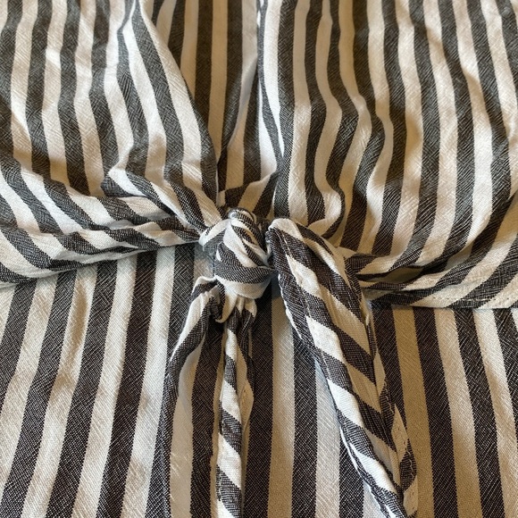 ALYX gray/white striped blouse. Size L. Bell sleeves. Tie front. 3 buttons - Picture 10 of 12